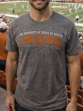 Champion Grey T-shirt features "The University of Texas at Austin Longhorns XL